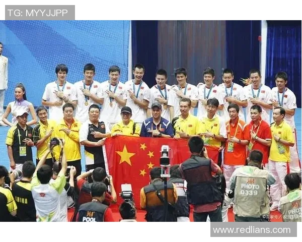 南京羽毛球队与深圳羽毛球队赛后复盘团队协作的成功与不足分析