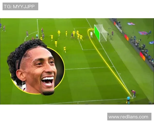 足球明星瞬间捕捉丝滑剪辑展现球场魅力与激情的完美画面 足球明星瞬间捕捉丝滑剪辑展现球场魅力与激情的完美画面