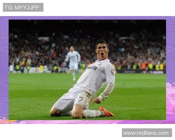 带发袋足球明星的传奇人生与场上风采揭秘