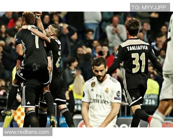 足球明星重返母队的可能性分析与球迷反响探讨